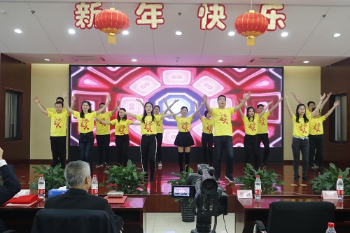 開(kāi)場(chǎng)舞《我們都是追夢(mèng)人》 .JPG 開(kāi)場(chǎng)舞《我們都是追夢(mèng)人》 .JPG