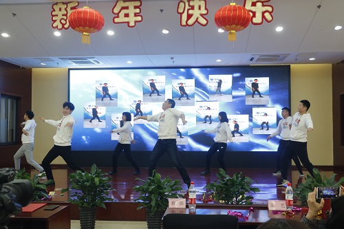 舞蹈《舞動(dòng)的喀戰(zhàn)士》.JPG 舞蹈《舞動(dòng)的喀戰(zhàn)士》.JPG